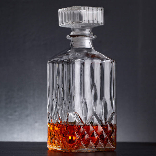 Les différentes tailles de bouteilles de whisky en verre