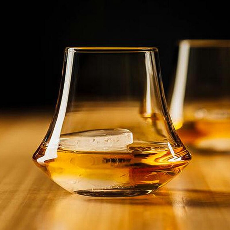1 Whisky Ecossais et ses 2 verres à dégustation